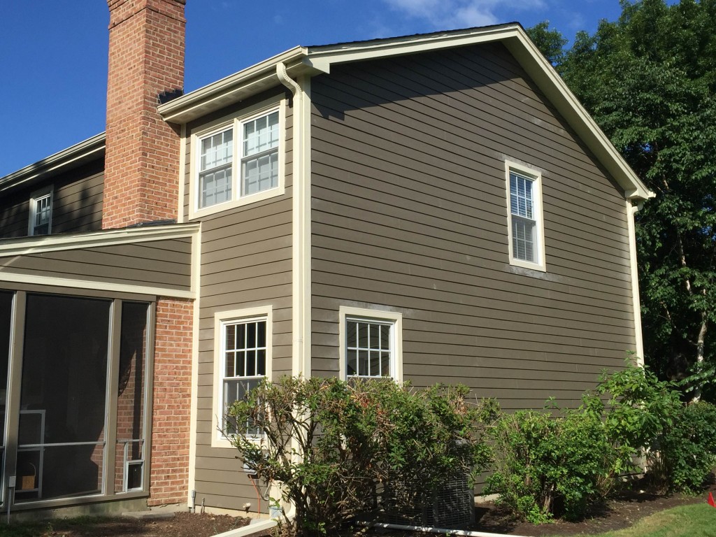 Revitalize Your Home’s Exterior: Why Re-Siding is the Smart Choice hero image